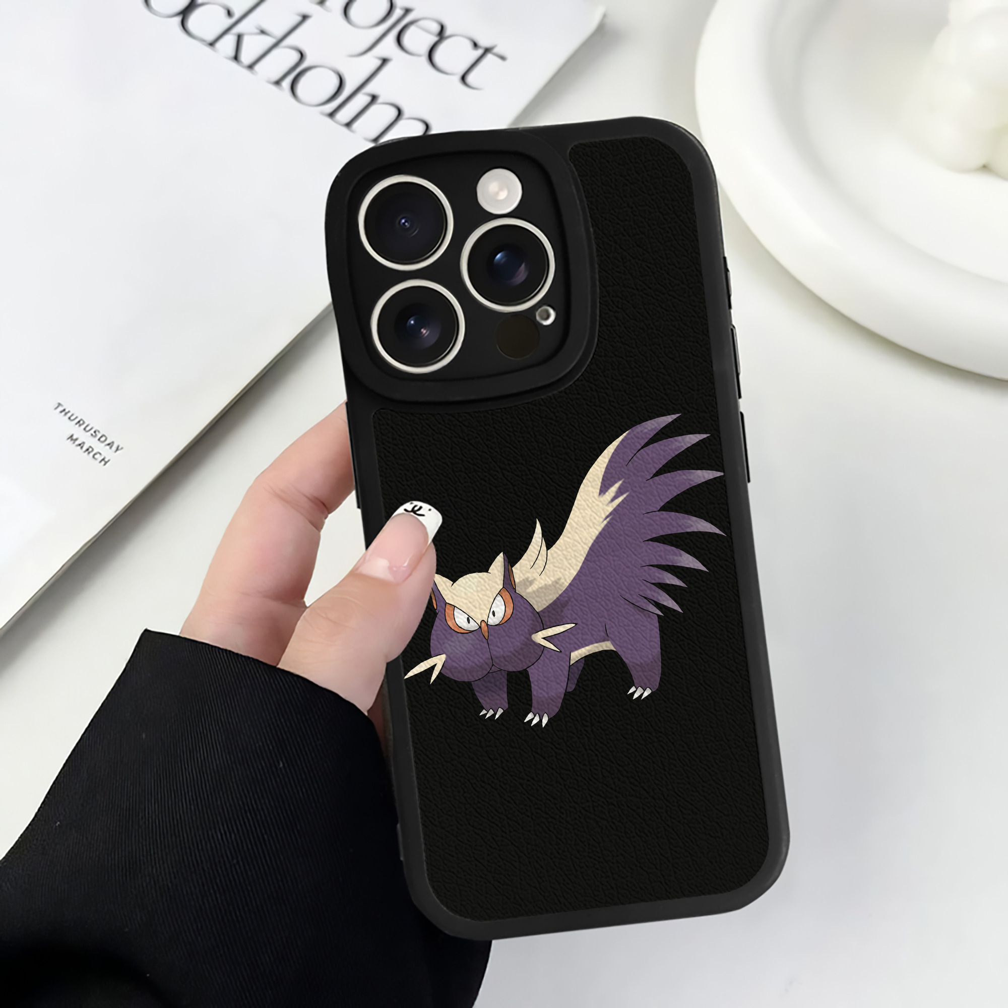 （画像用） ポケットモンスター Pokémon 【iPhone 16シリーズ対応】シリコンスマホケース（レザー調） 材質：シリコン